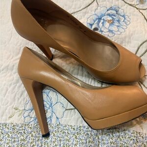 Stuart Weitzman Elegant Tan Peep-Toe Heels size 10